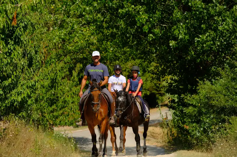 Bambini cavalcare toscana
