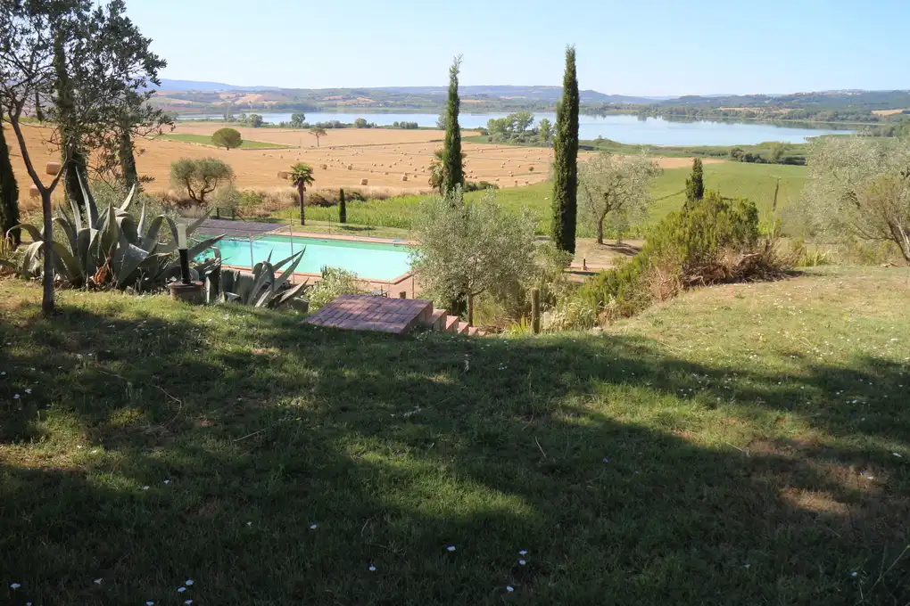 Lago trekking toscana