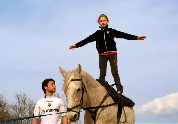 Volteggio cavallo bambini